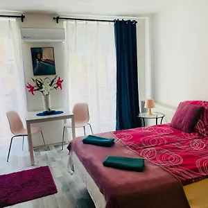 Onyx With Free Private Garage + Ac , Budapesta Ungaria