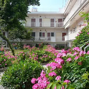 Juli , Nea Poteidaia Grecia